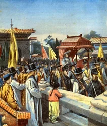 Alice Roosevelt wird durch die Straßen von Seoul in einem kaiserlichen Sänftensessel zum Palast für eine Audienz beim Kaiser von Korea am 20. September 1905 getragen, Titelbild von 